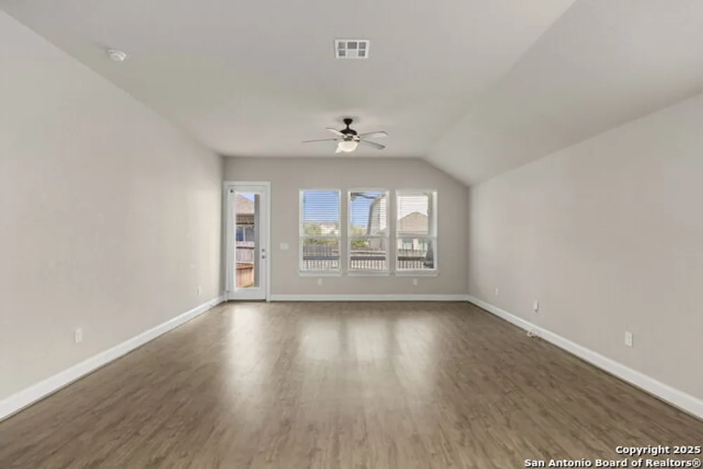 6533 Crockett Cove, Schertz, TX 78108-2043