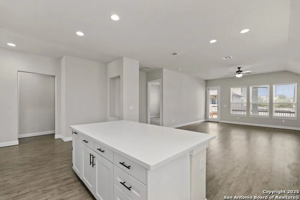 6533 Crockett Cove, Schertz, TX 78108-2043
