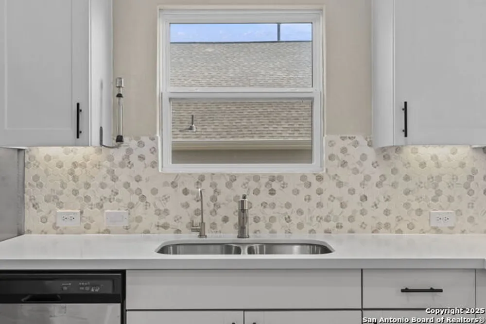 6533 Crockett Cove, Schertz, TX 78108-2043