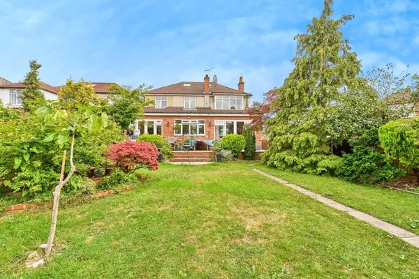 Tolworth Rise North, Surbiton, KT5