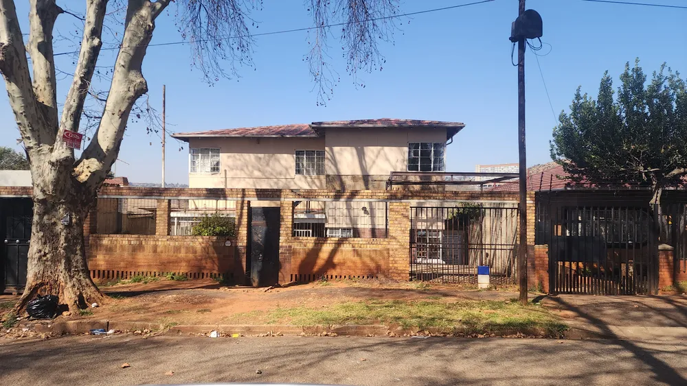 South Africa, Gauteng, Bezuidenhout Valley, 3rd Avenue, 154