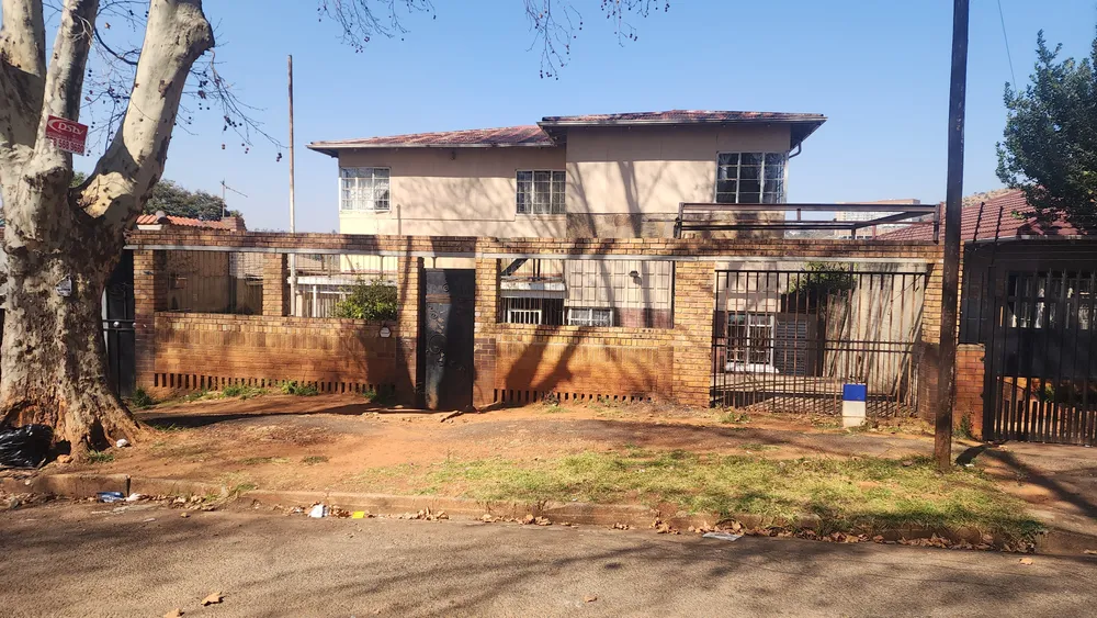 South Africa, Gauteng, Bezuidenhout Valley, 3rd Avenue, 154