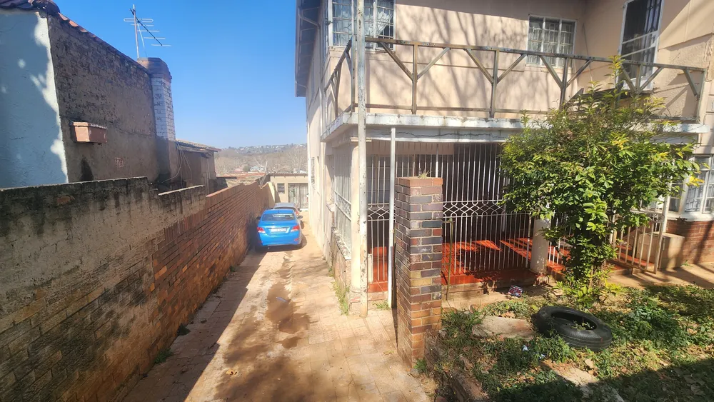 South Africa, Gauteng, Bezuidenhout Valley, 3rd Avenue, 154
