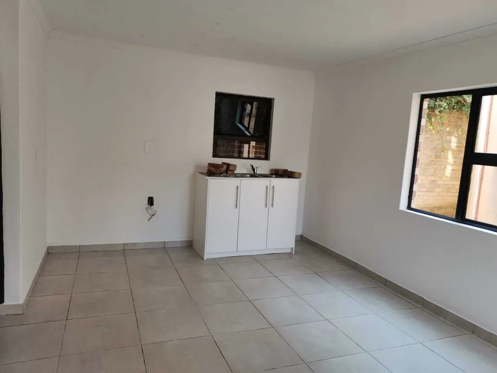 South Africa, Gauteng, Bezuidenhout Valley, 3rd Avenue, 154