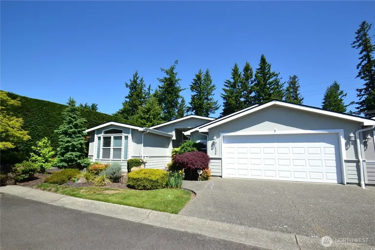 21628 SE 272nd Pl, Maple Valley, WA 98038