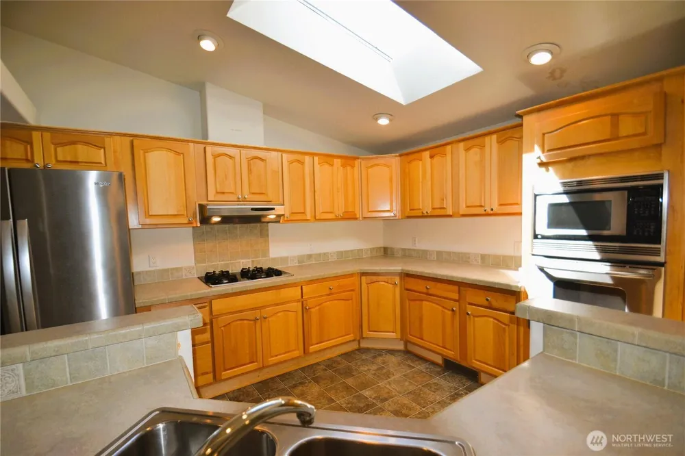 21628 SE 272nd Pl, Maple Valley, WA 98038