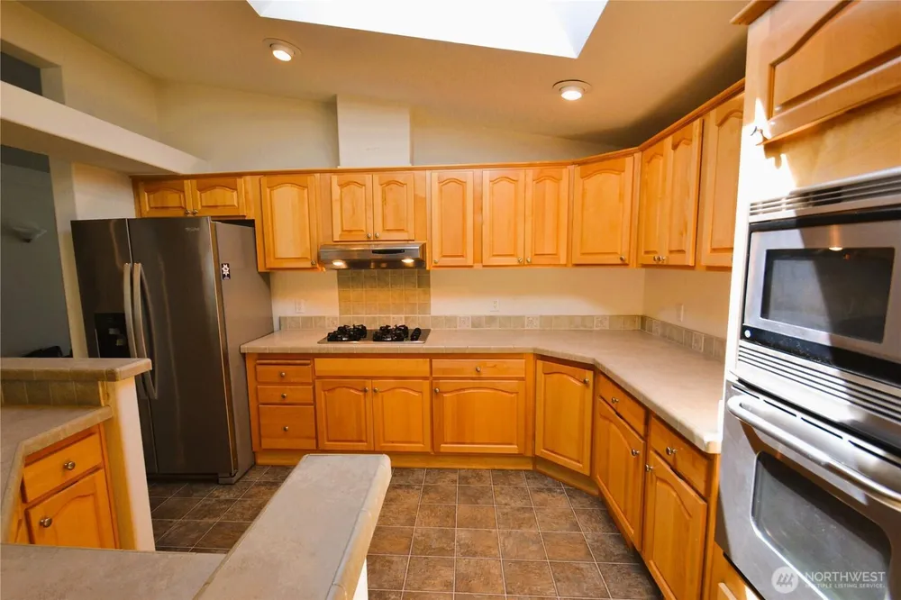 21628 SE 272nd Pl, Maple Valley, WA 98038