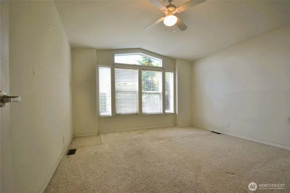 21628 SE 272nd Pl, Maple Valley, WA 98038