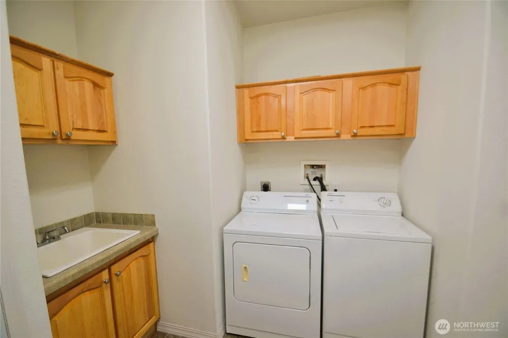 21628 SE 272nd Pl, Maple Valley, WA 98038