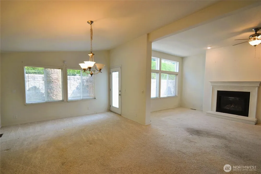 21628 SE 272nd Pl, Maple Valley, WA 98038