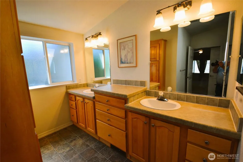 21628 SE 272nd Pl, Maple Valley, WA 98038