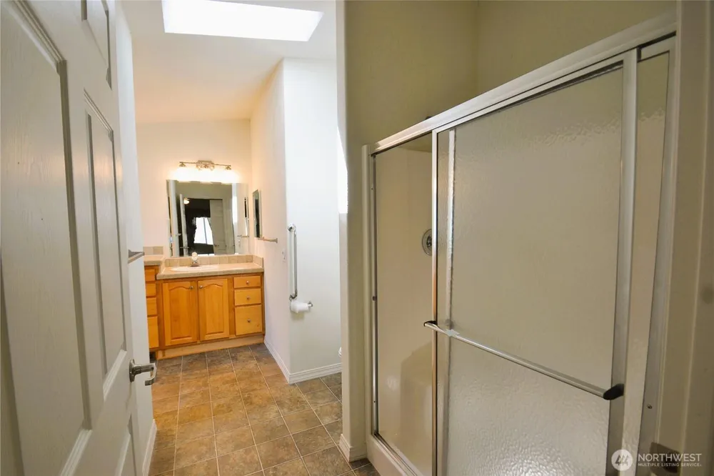 21628 SE 272nd Pl, Maple Valley, WA 98038