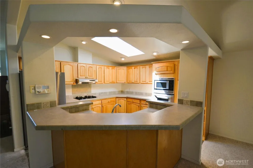 21628 SE 272nd Pl, Maple Valley, WA 98038
