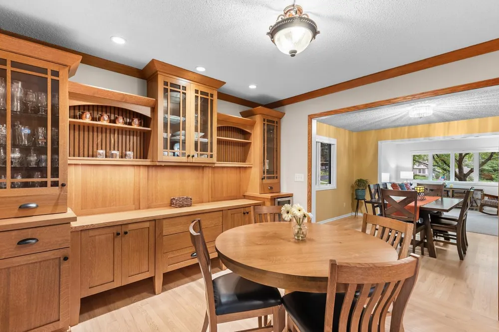 9291 Amsden Way, Eden Prairie, MN 55347