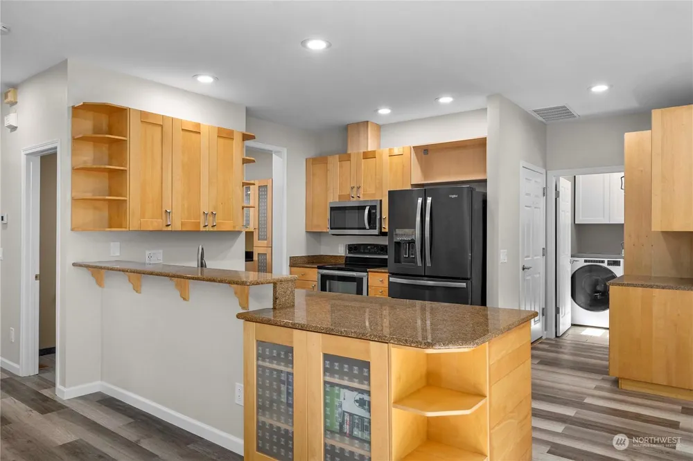 25401 Kanasket Dr, Black Diamond, WA 98010