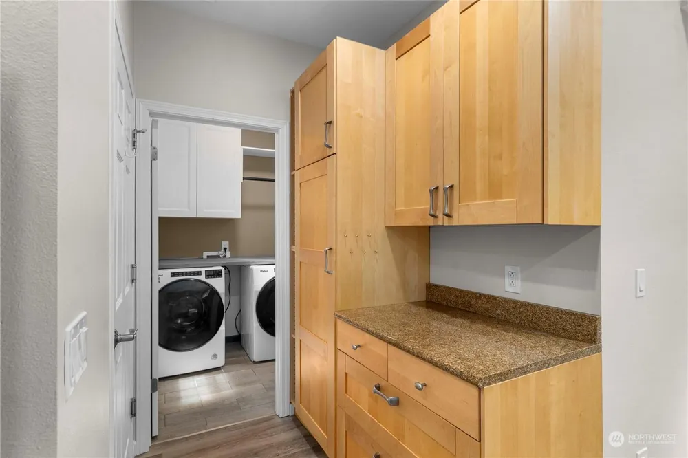 25401 Kanasket Dr, Black Diamond, WA 98010