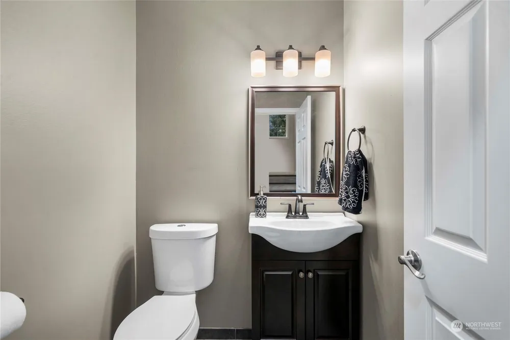 25401 Kanasket Dr, Black Diamond, WA 98010