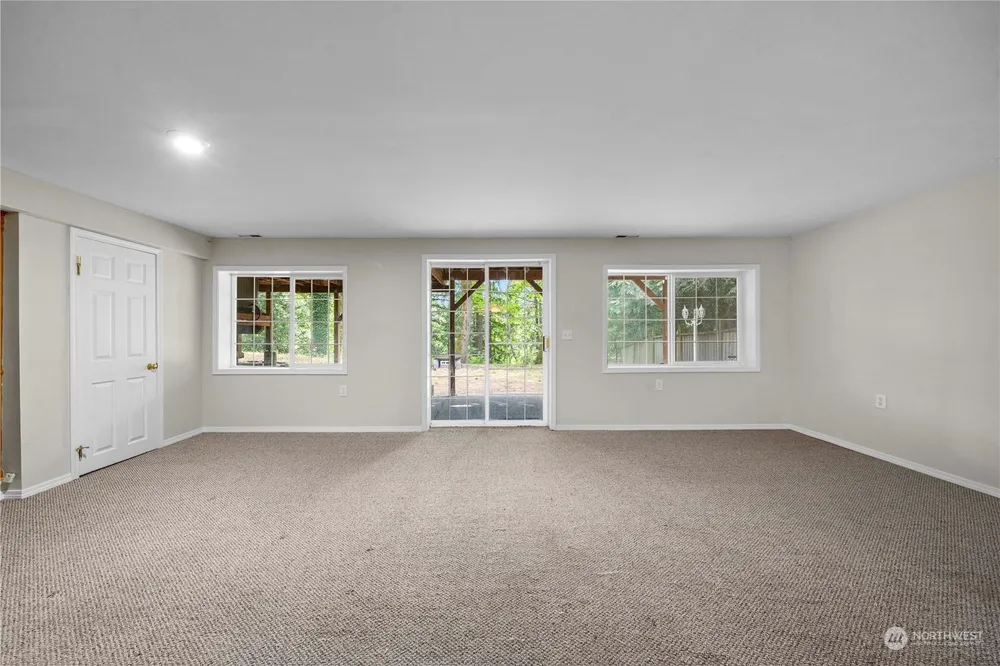25401 Kanasket Dr, Black Diamond, WA 98010