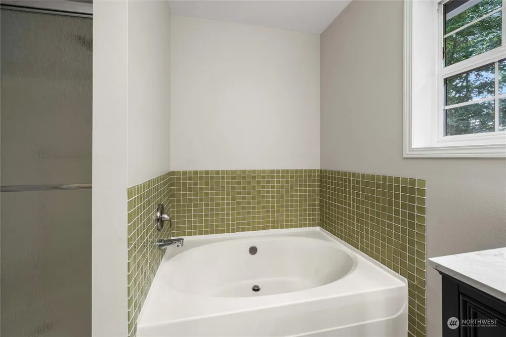25401 Kanasket Dr, Black Diamond, WA 98010