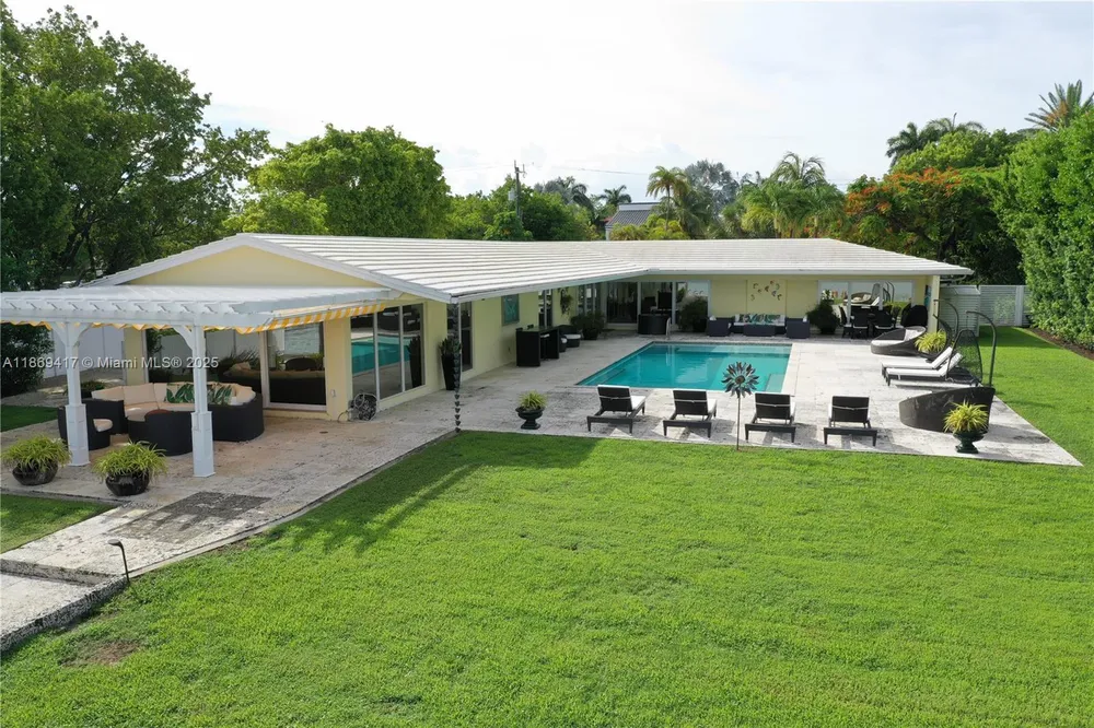 200 Harbor Dr, Key Biscayne, FL 33149
