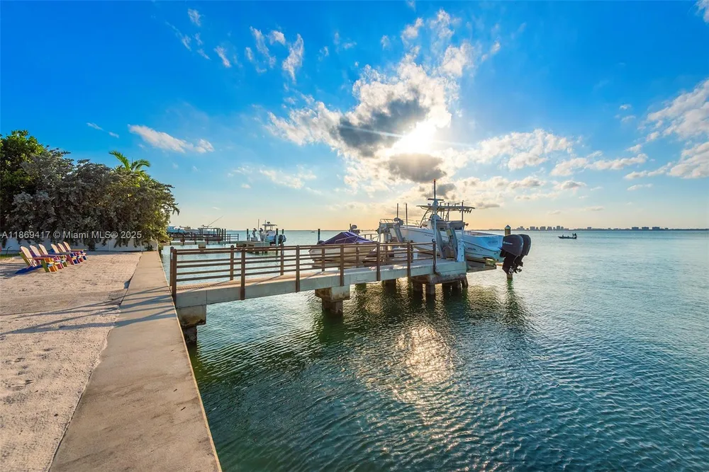 200 Harbor Dr, Key Biscayne, FL 33149