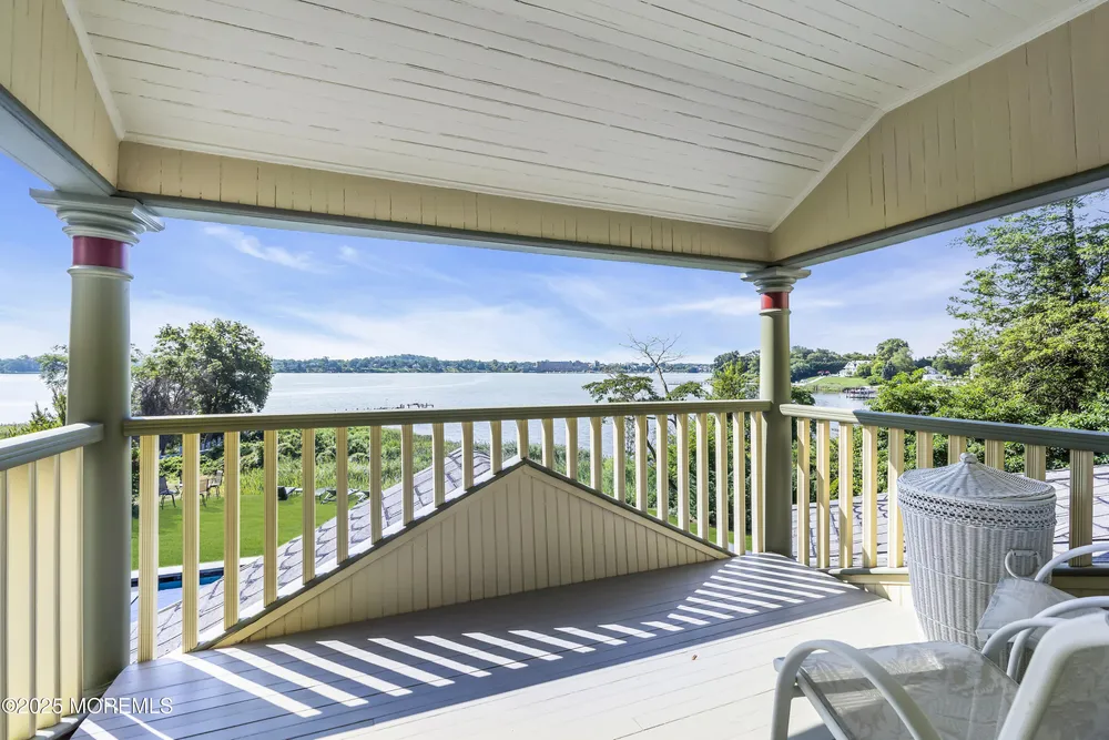 458 Navesink River Rd, Red Bank, NJ 07701