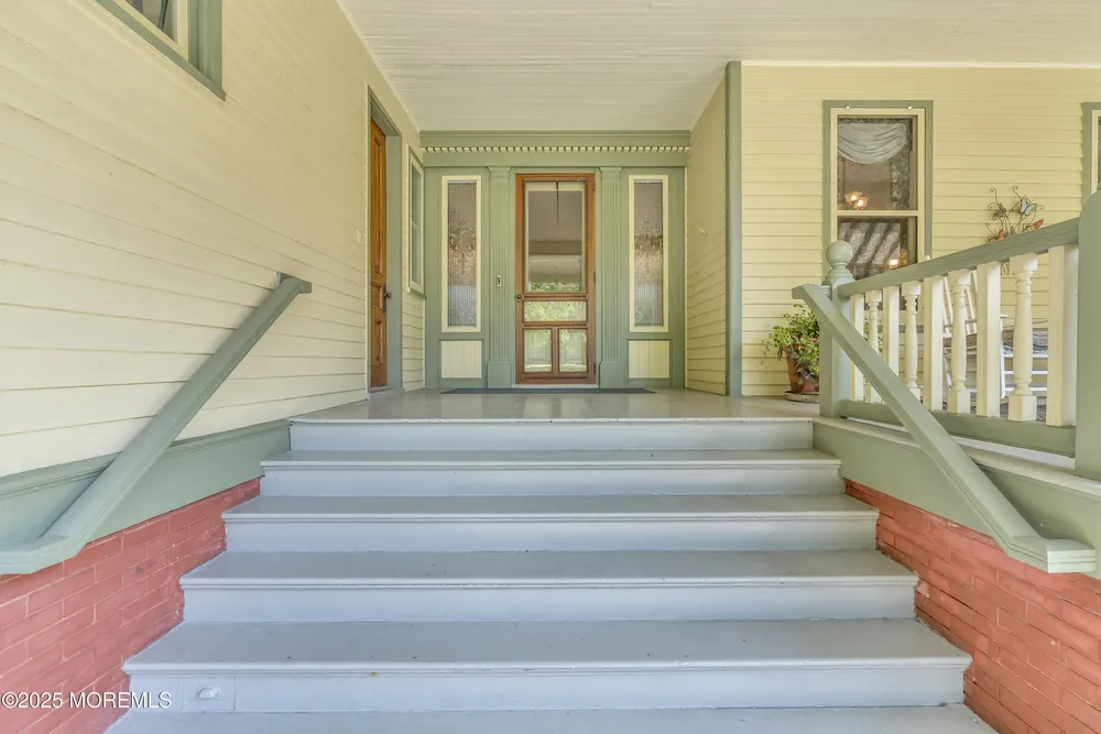 458 Navesink River Rd, Red Bank, NJ 07701