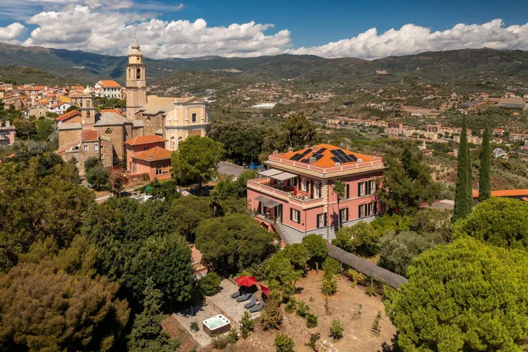 Piazza Rita Saglietto, Imperia, Liguria