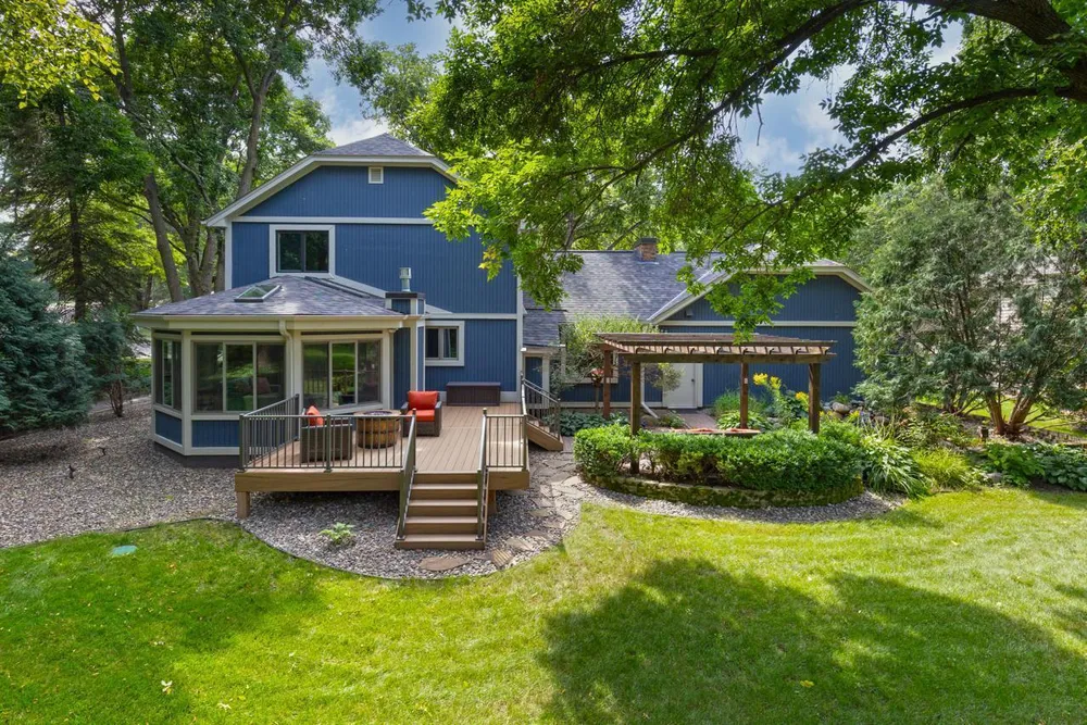 9291 Amsden Way, Eden Prairie, MN 55347