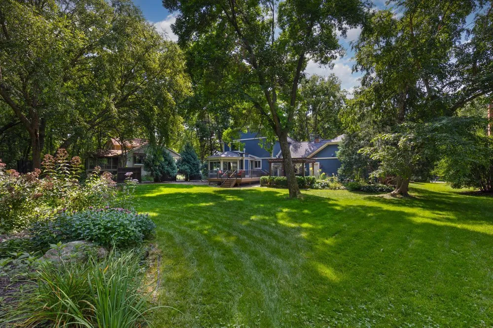 9291 Amsden Way, Eden Prairie, MN 55347