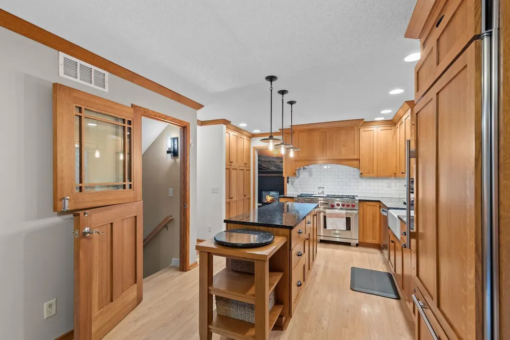 9291 Amsden Way, Eden Prairie, MN 55347