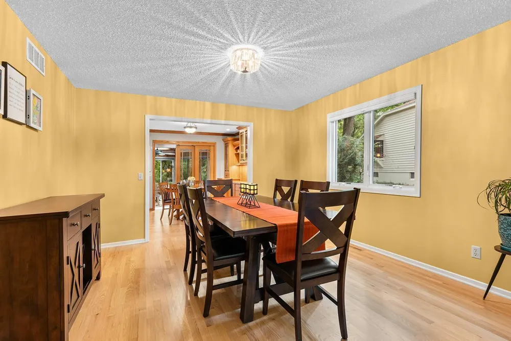 9291 Amsden Way, Eden Prairie, MN 55347