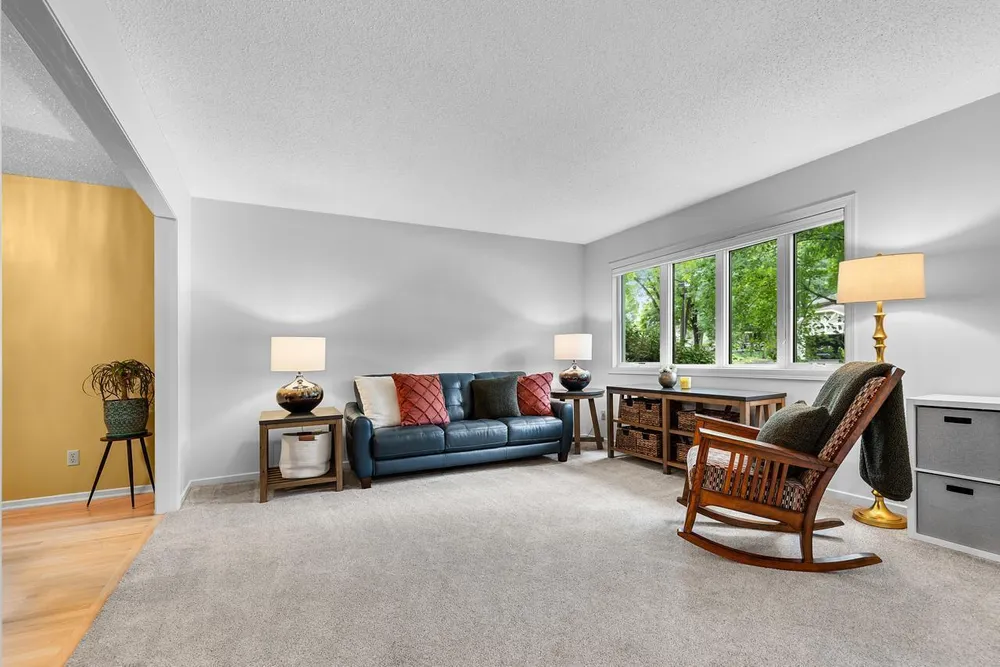 9291 Amsden Way, Eden Prairie, MN 55347