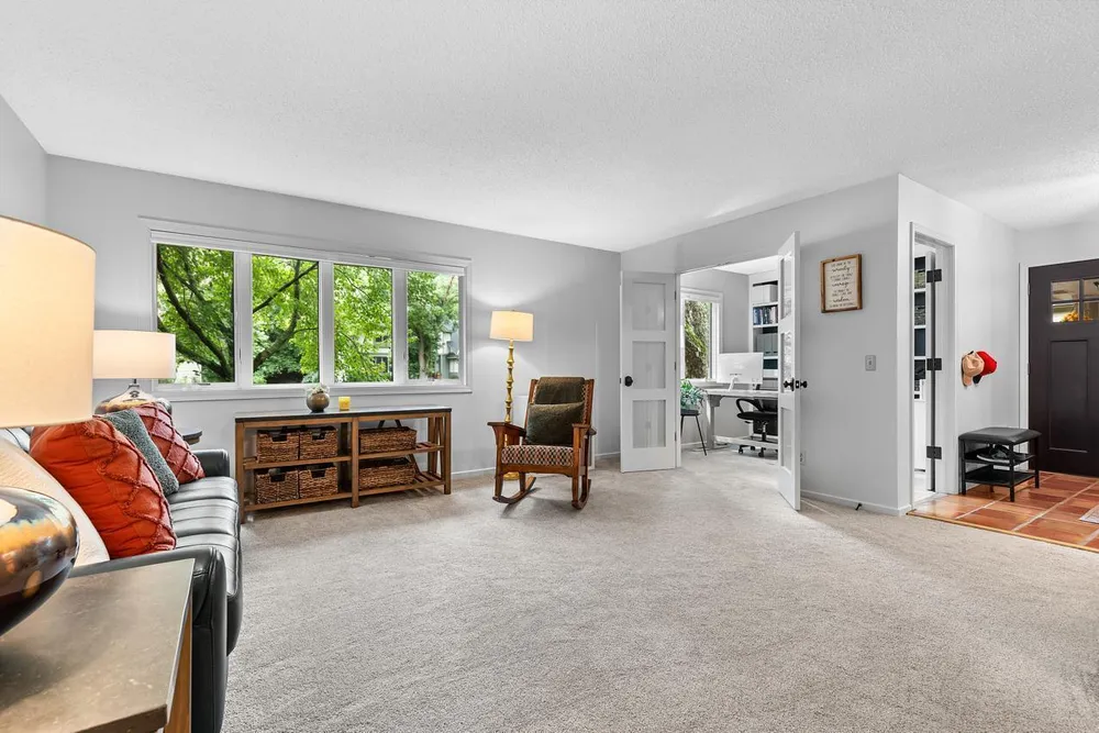 9291 Amsden Way, Eden Prairie, MN 55347