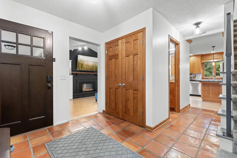 9291 Amsden Way, Eden Prairie, MN 55347