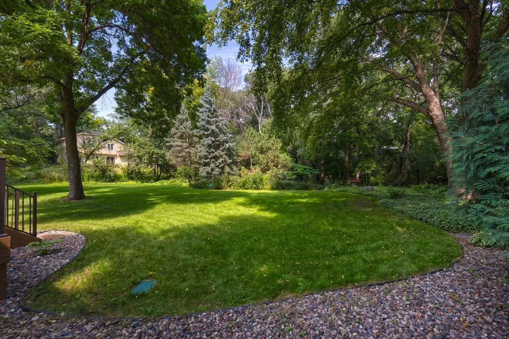9291 Amsden Way, Eden Prairie, MN 55347