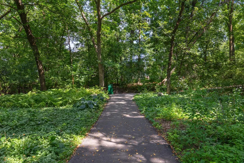9291 Amsden Way, Eden Prairie, MN 55347