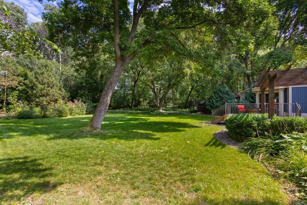 9291 Amsden Way, Eden Prairie, MN 55347