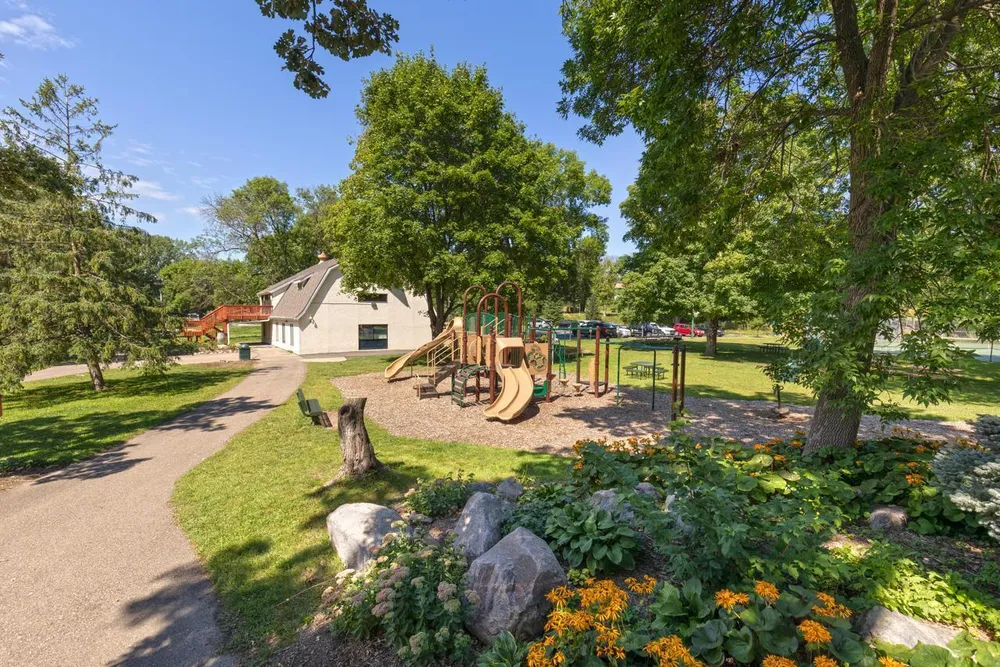 9291 Amsden Way, Eden Prairie, MN 55347