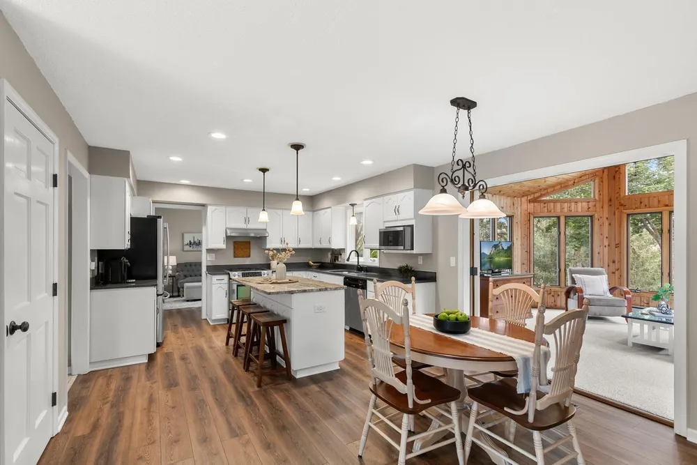 11332 Creekridge Dr, Eden Prairie, MN 55347