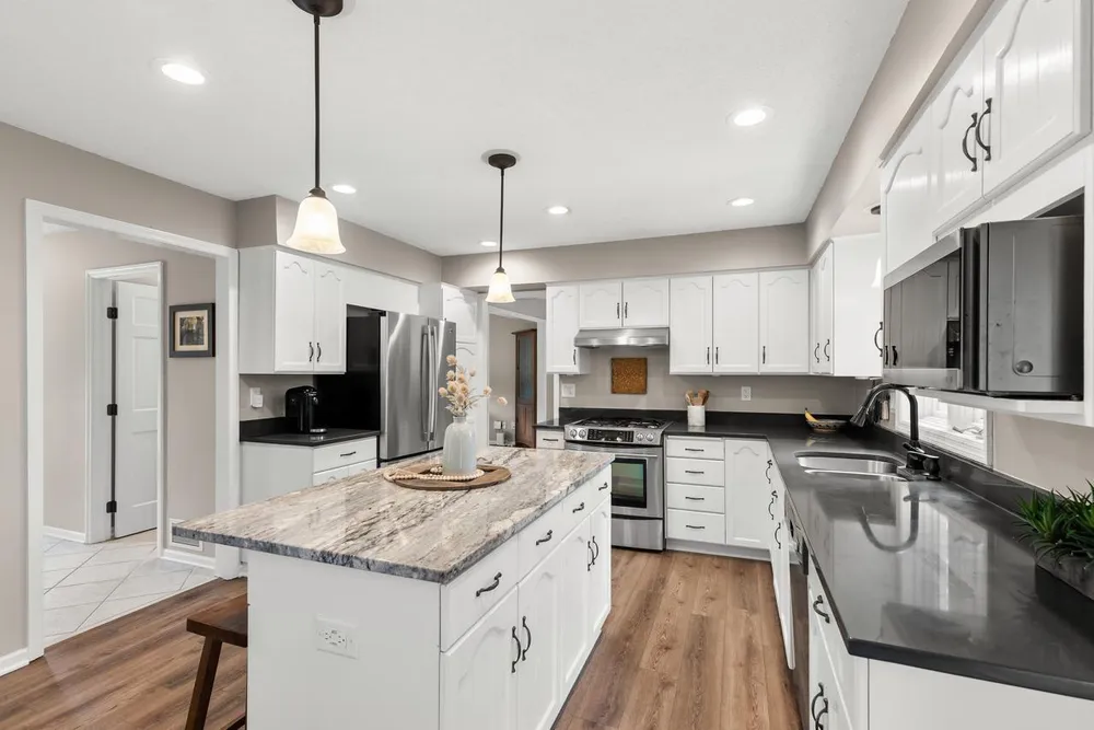 11332 Creekridge Dr, Eden Prairie, MN 55347