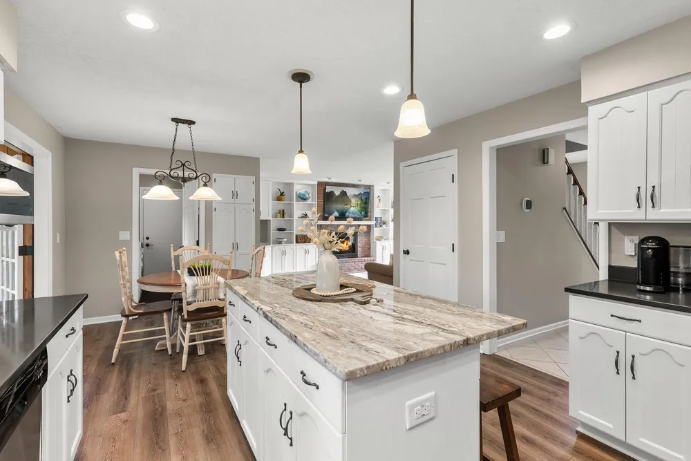 11332 Creekridge Dr, Eden Prairie, MN 55347