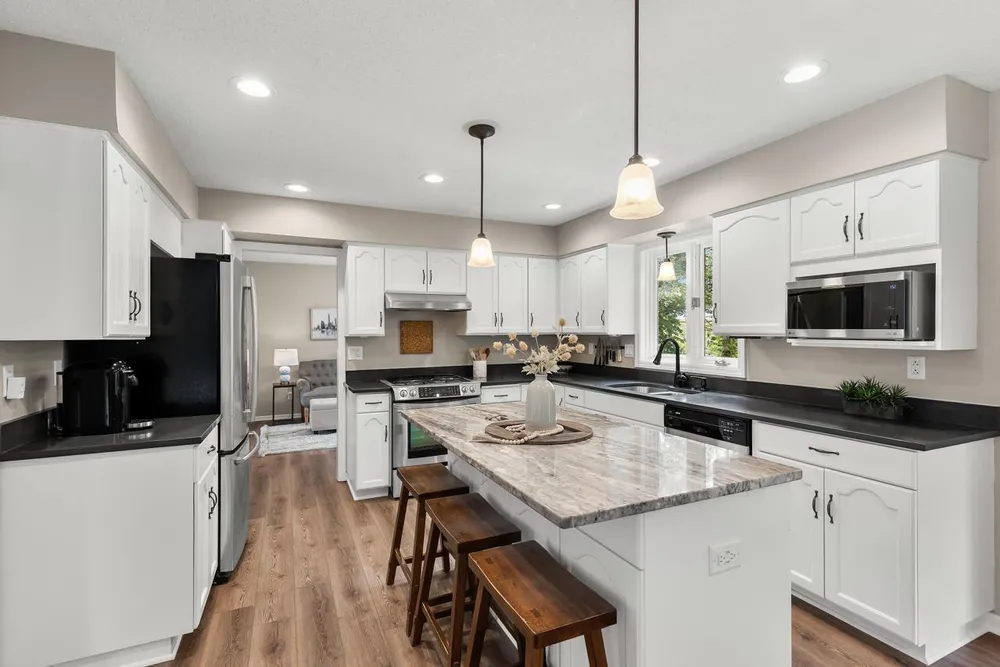 11332 Creekridge Dr, Eden Prairie, MN 55347