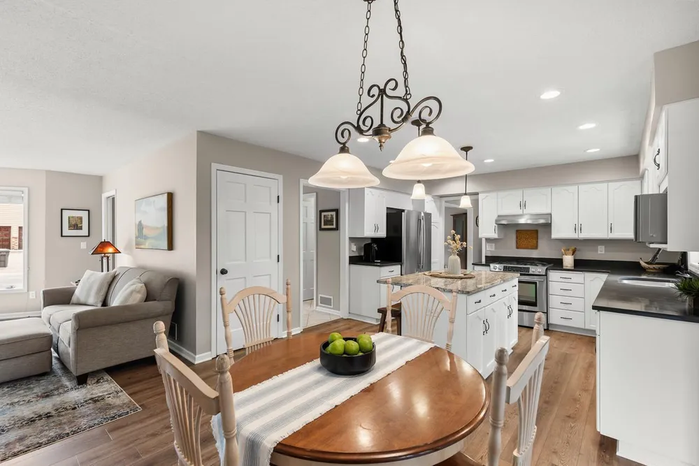 11332 Creekridge Dr, Eden Prairie, MN 55347