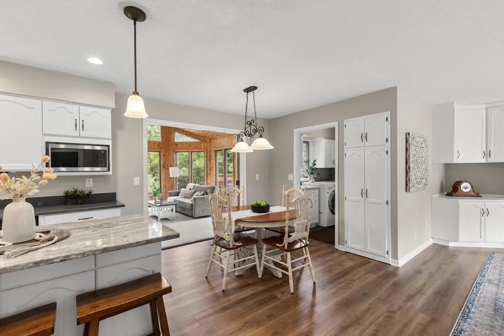 11332 Creekridge Dr, Eden Prairie, MN 55347