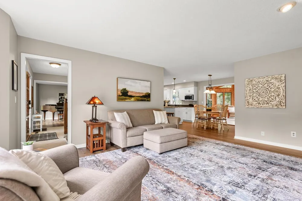11332 Creekridge Dr, Eden Prairie, MN 55347
