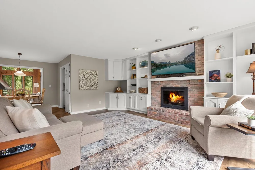 11332 Creekridge Dr, Eden Prairie, MN 55347