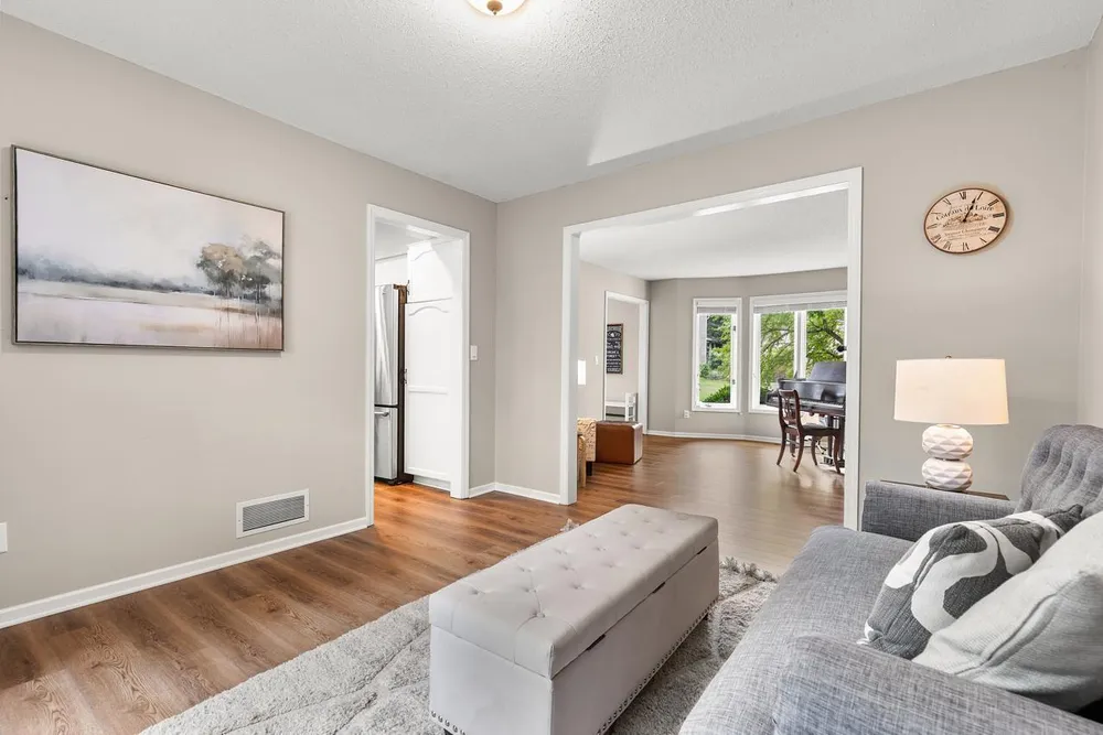 11332 Creekridge Dr, Eden Prairie, MN 55347