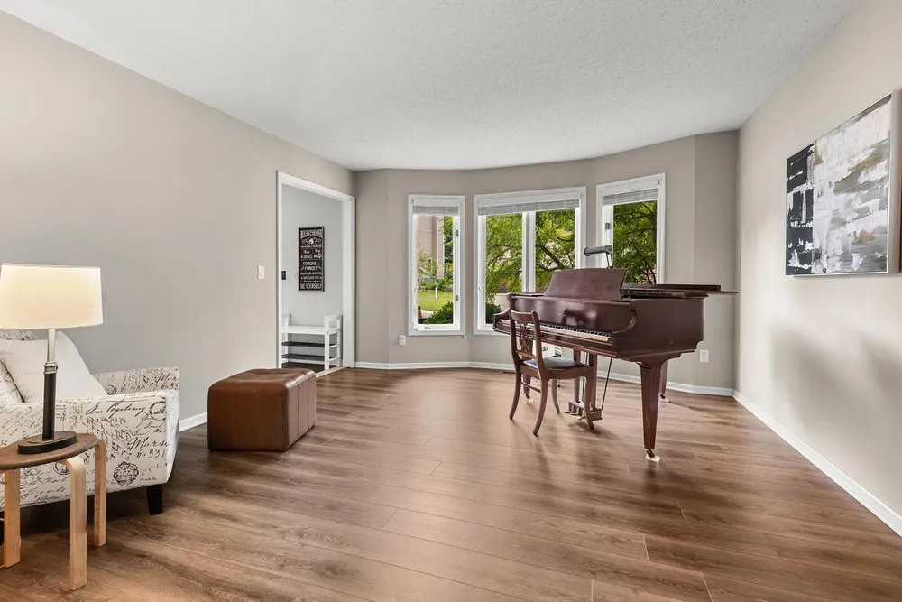 11332 Creekridge Dr, Eden Prairie, MN 55347