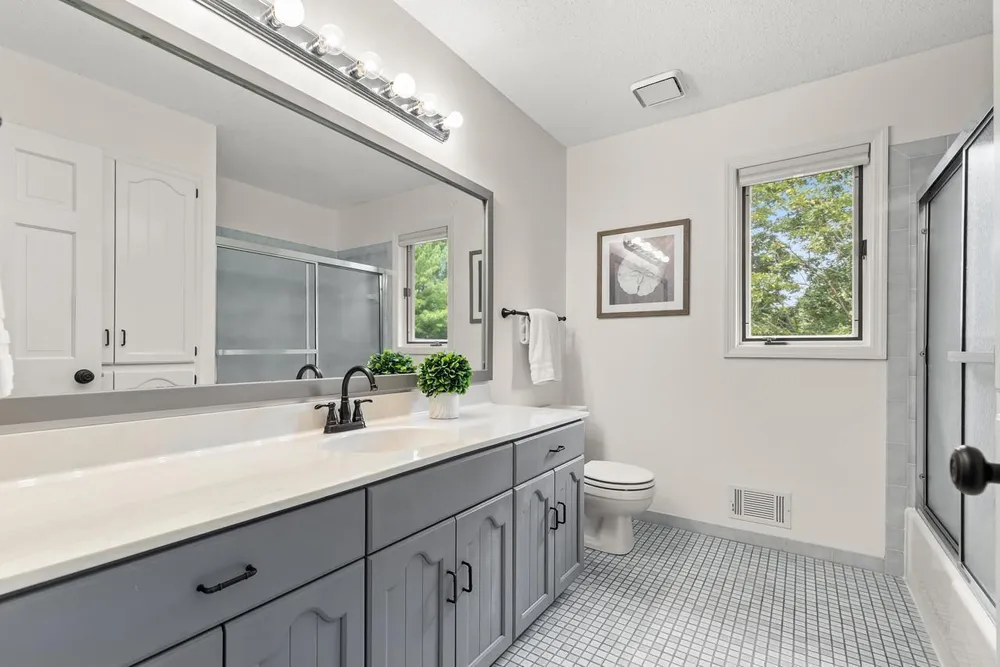 11332 Creekridge Dr, Eden Prairie, MN 55347